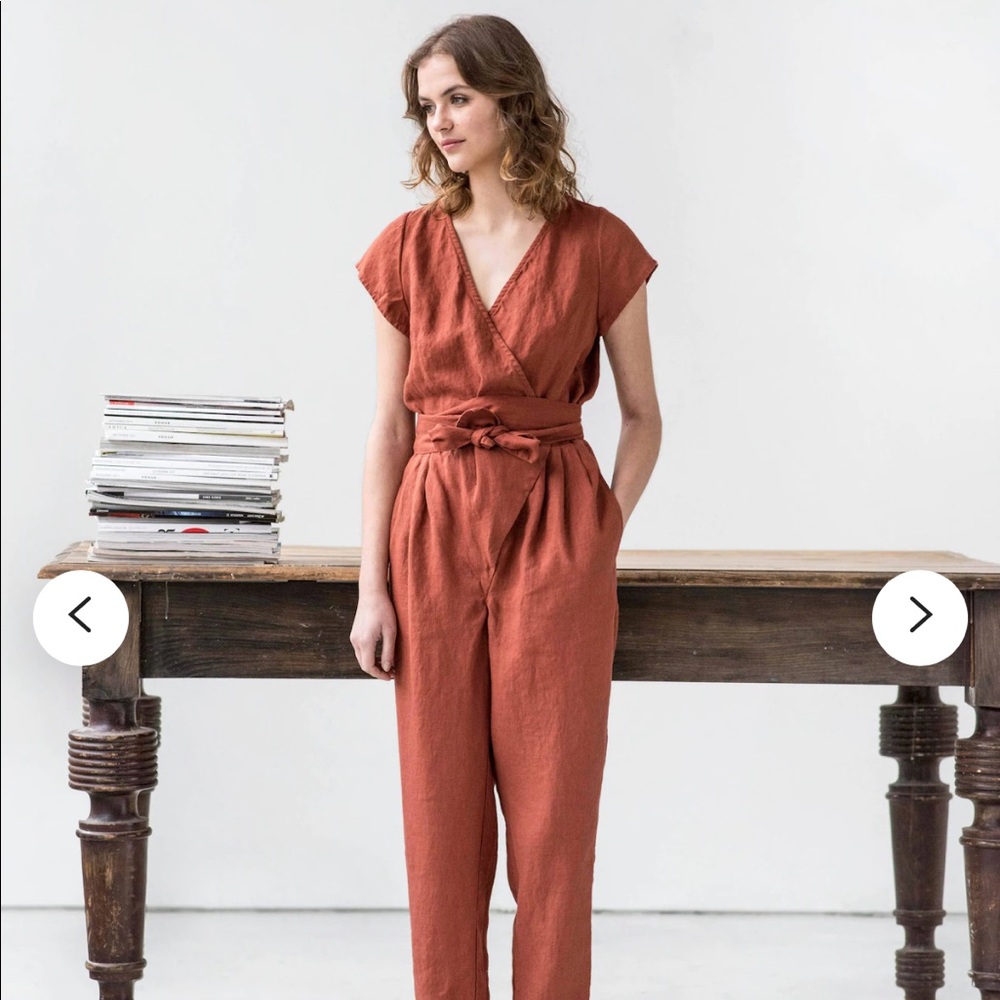 Brand new linen jumpsuit with pockets size XS in Moroccan red